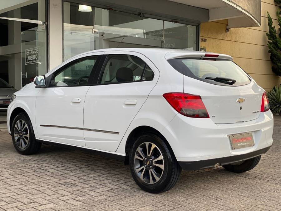 CHEVROLET - ONIX - 2014/2014 - Branca - R$ 55.900,00