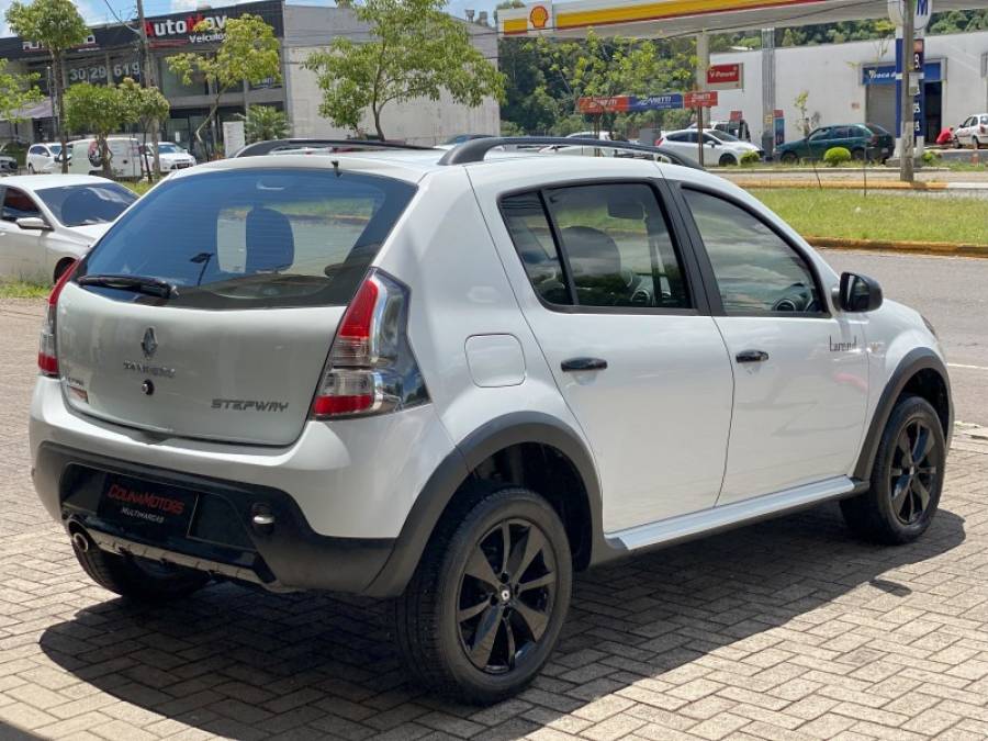 RENAULT - SANDERO - 2014/2014 - Branca - R$ 46.900,00