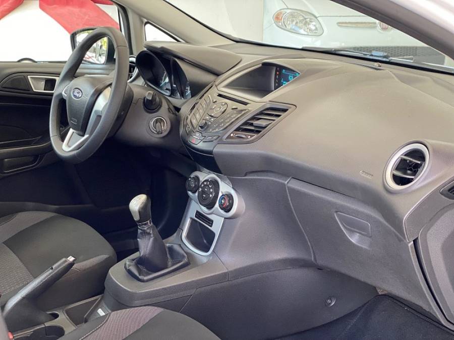 FORD - FIESTA - 2018/2019 - Branca - R$ 58.900,00