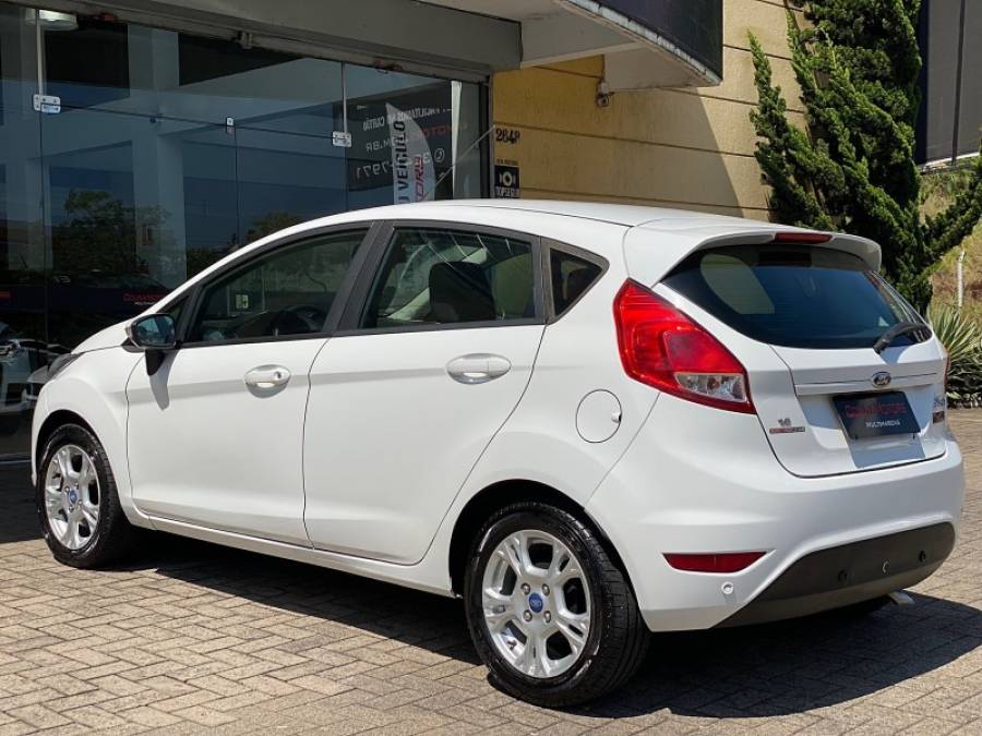 FORD - FIESTA - 2016/2016 - Branca - R$ 51.900,00