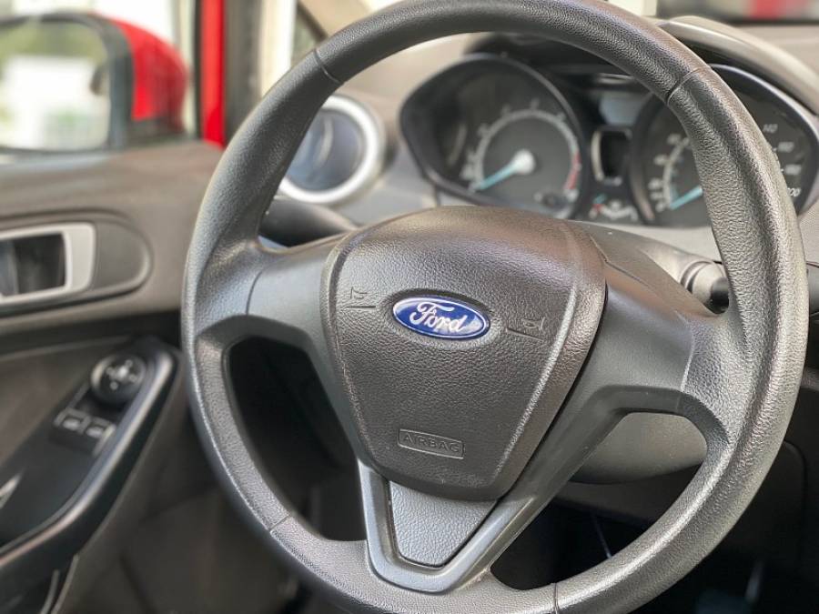 FORD - FIESTA - 2015/2015 - Vermelha - R$ 47.900,00