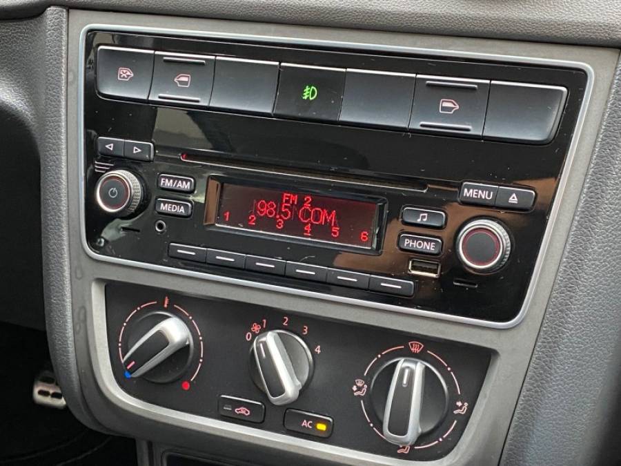 VOLKSWAGEN - GOL - 2014/2015 - Prata - R$ 41.900,00