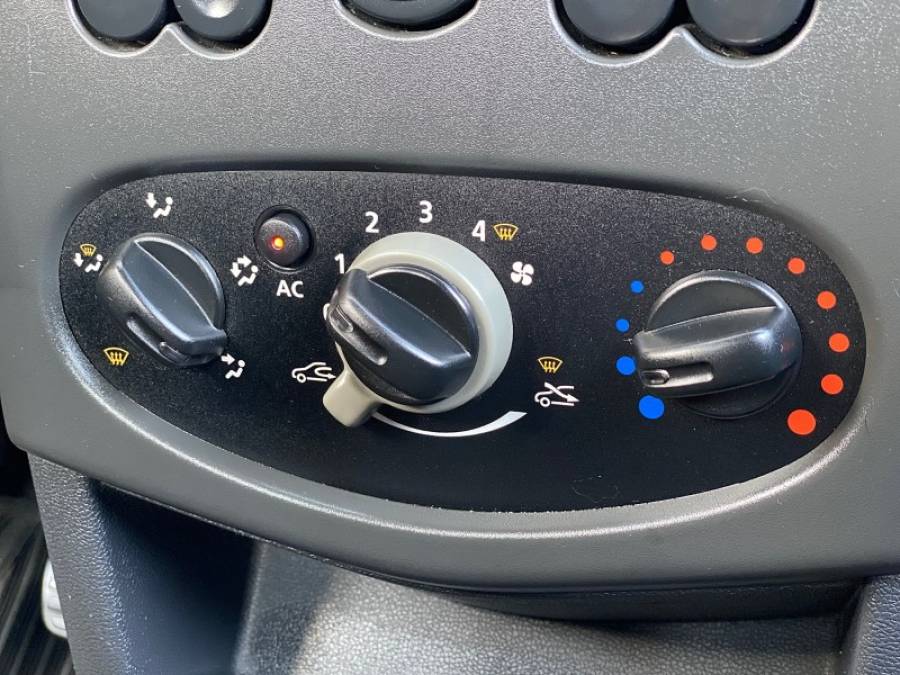 RENAULT - LOGAN - 2008/2008 - Preta - R$ 24.900,00