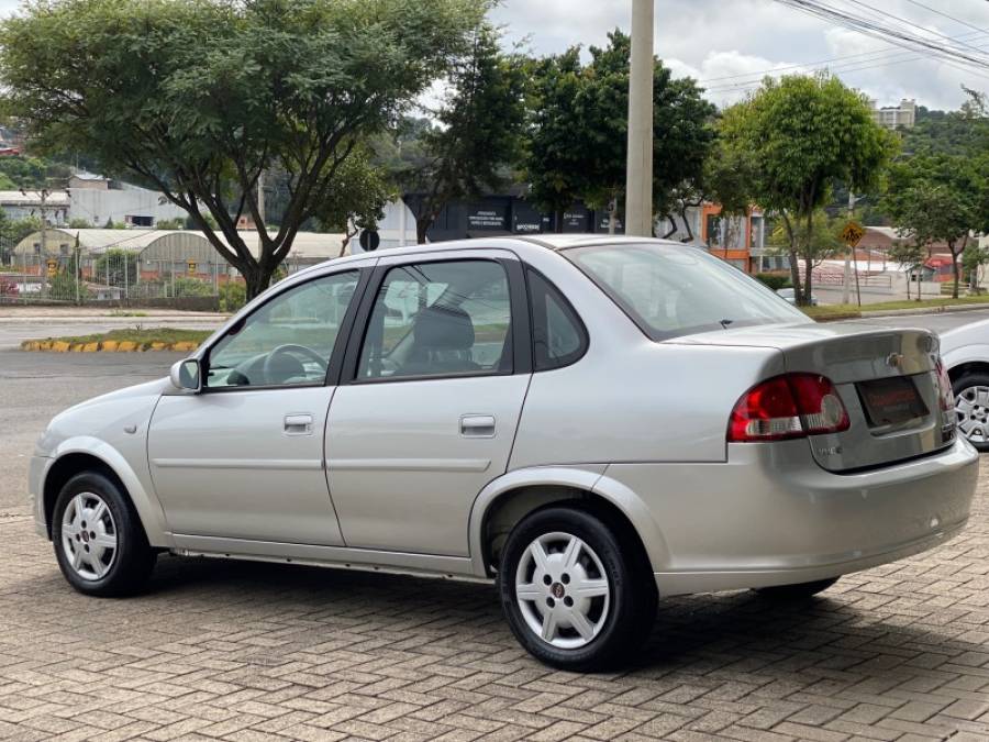CHEVROLET - CLASSIC - 2013/2013 - Prata - R$ 35.900,00