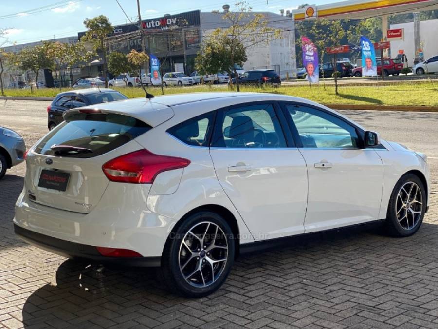 FORD - FOCUS - 2016/2016 - Branca - R$ 64.900,00