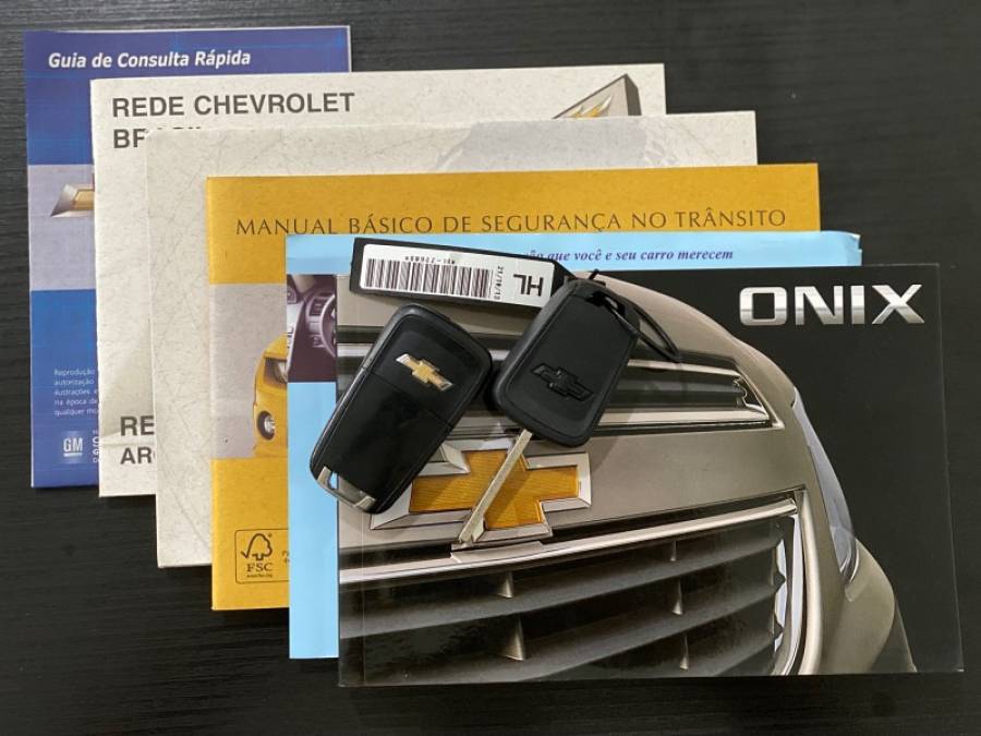 CHEVROLET - ONIX - 2014/2014 - Branca - R$ 55.900,00