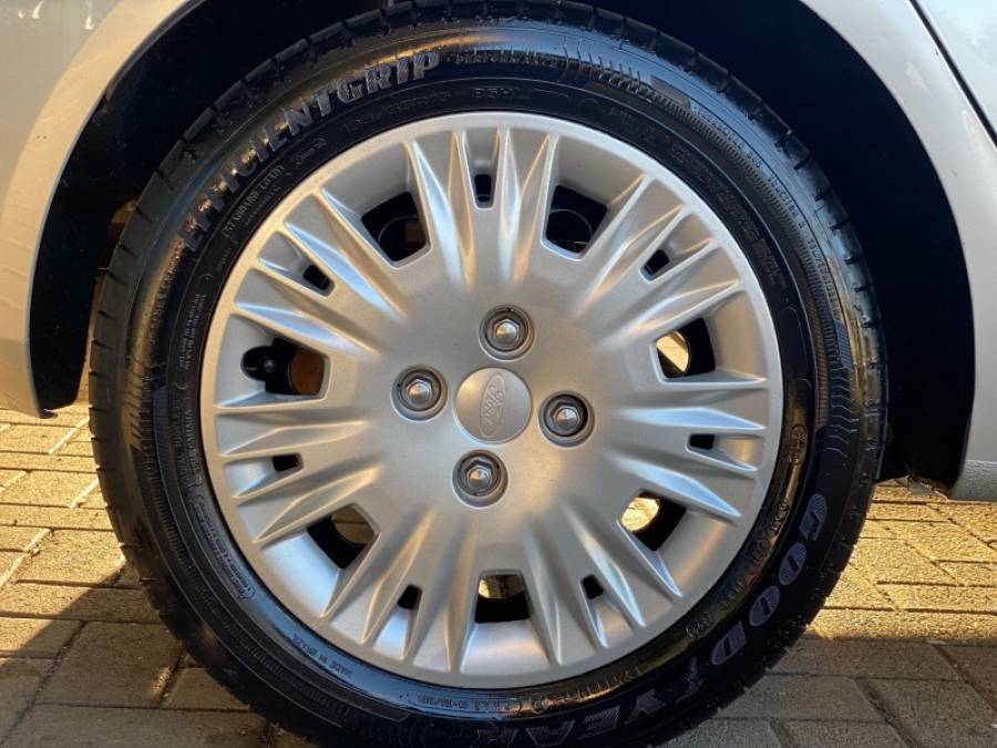 FORD - FIESTA - 2015/2015 - Prata - R$ 45.900,00