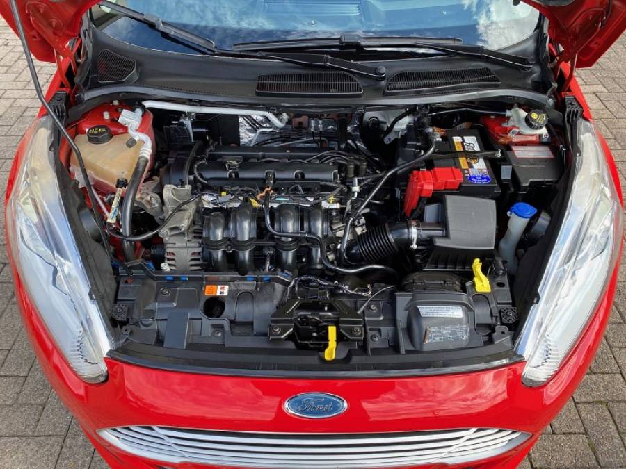 FORD - FIESTA - 2015/2015 - Vermelha - R$ 47.900,00
