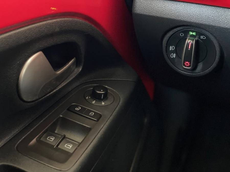 VOLKSWAGEN - UP - 2015/2015 - Vermelha - R$ 43.900,00