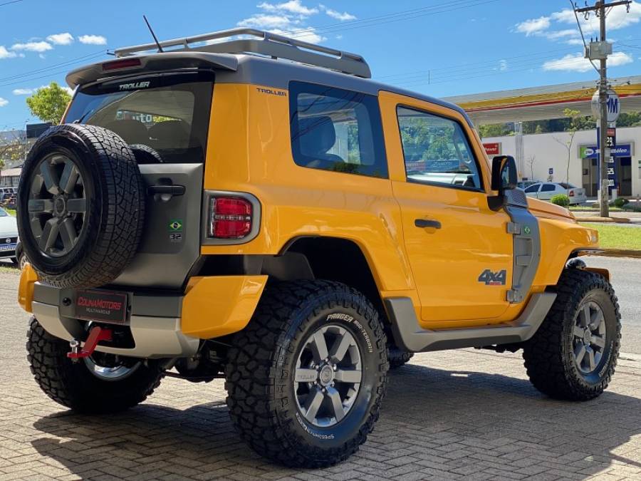 TROLLER - T4 - 2015/2015 - Amarela - R$ 160.900,00