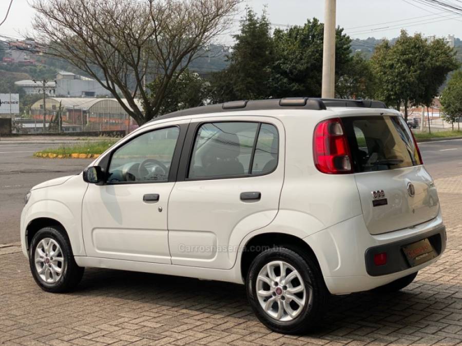 FIAT - UNO - 2013/2014 - Branca - R$ 36.900,00