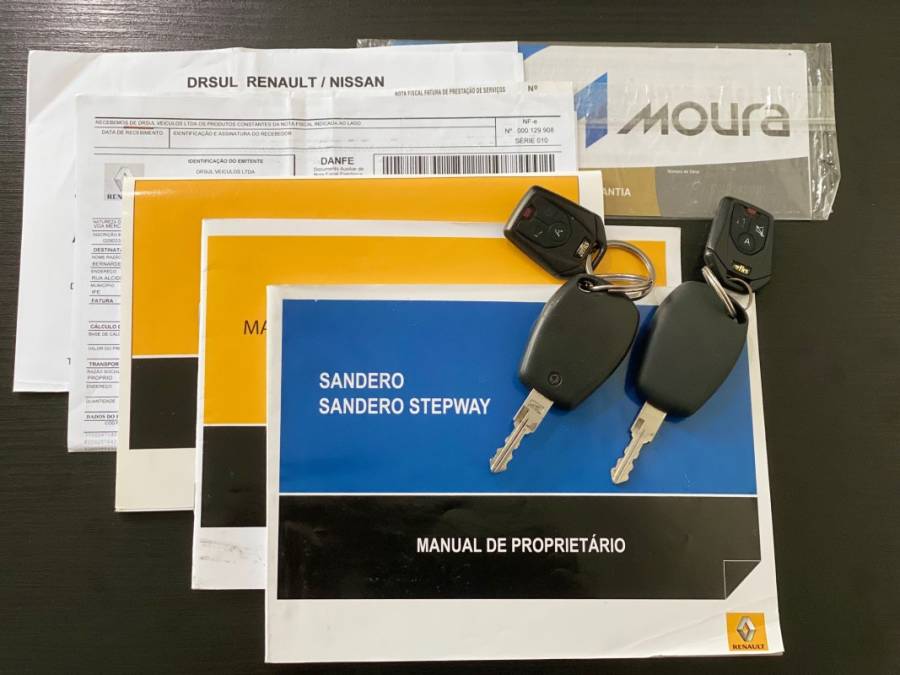 RENAULT - SANDERO - 2014/2014 - Branca - R$ 33.900,00