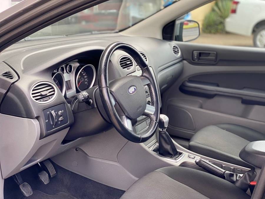 FORD - FOCUS - 2012/2013 - Cinza - R$ 45.900,00