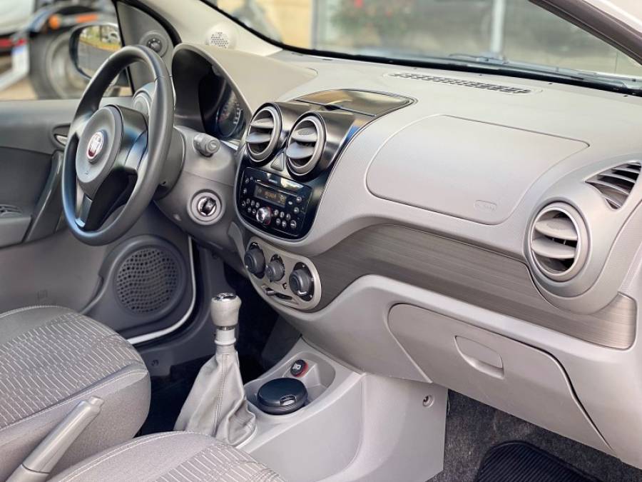 FIAT - PALIO - 2014/2014 - Branca - R$ 40.900,00