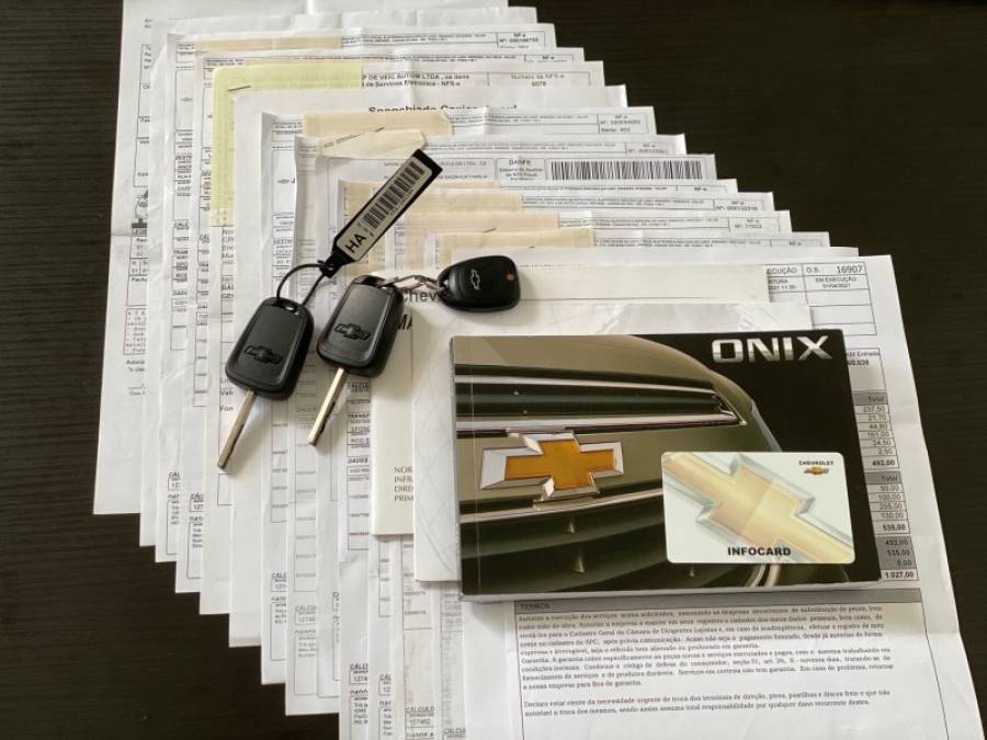 CHEVROLET - ONIX - 2016/2016 - Cinza - R$ 48.900,00