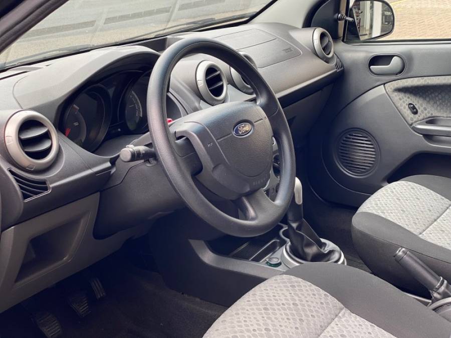 FORD - FIESTA - 2014/2014 - Preta - R$ 34.900,00