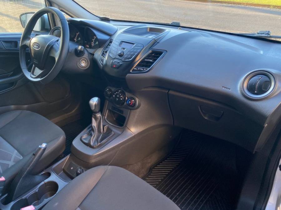 FORD - FIESTA - 2015/2015 - Prata - R$ 45.900,00