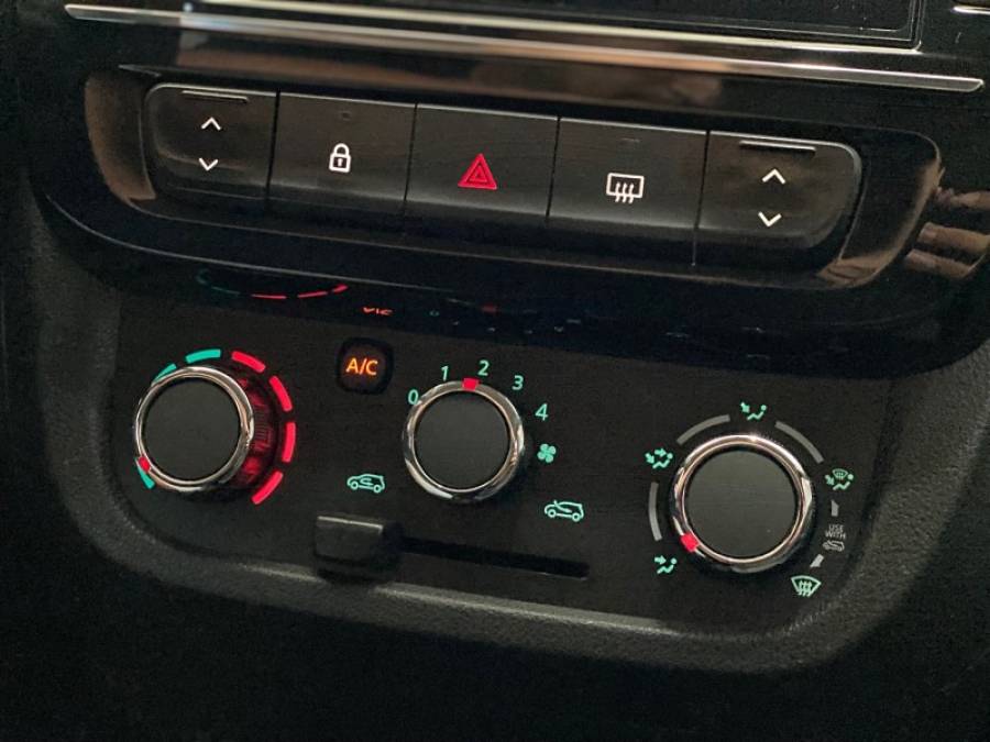 RENAULT - KWID - 2022/2023 - Branca - R$ 53.900,00