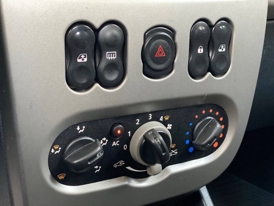 RENAULT - SANDERO - 2009/2009 - Prata - R$ 32.900,00