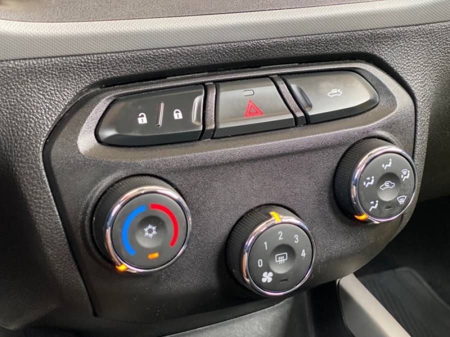 CHEVROLET - ONIX - 2019/2019 - Branca - R$ 61.900,00