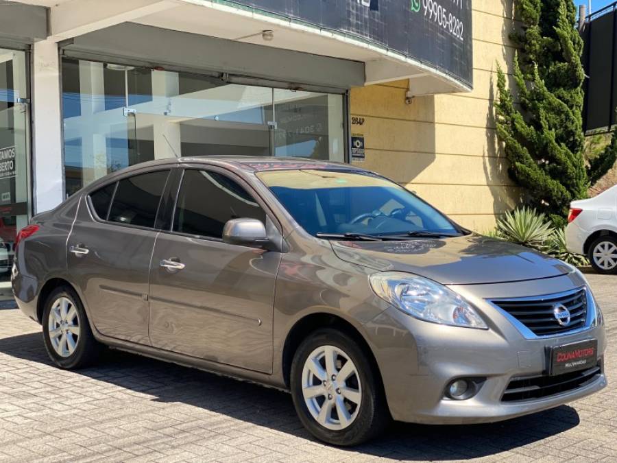 NISSAN - VERSA - 2014/2014 - Cinza - R$ 43.900,00