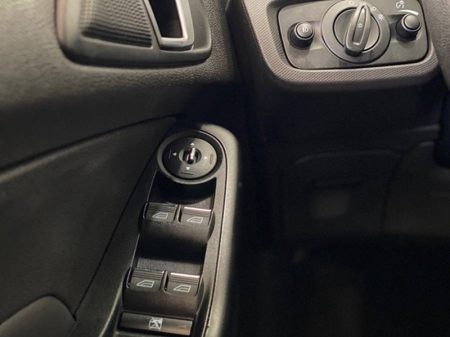 FORD - FIESTA - 2014/2014 - Branca - R$ 47.900,00