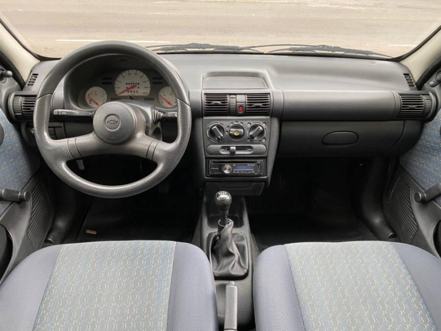 CHEVROLET - CORSA - 2000/2001 - Vermelha - R$ 16.900,00