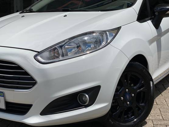 FORD - FIESTA - 2014/2014 - Branca - R$ 43.900,00