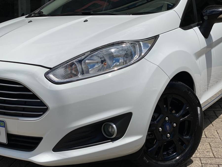 FORD - FIESTA - 2014/2014 - Branca - R$ 43.900,00