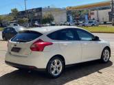 FORD - FOCUS - 2014/2015 - Branca - R$ 56.900,00