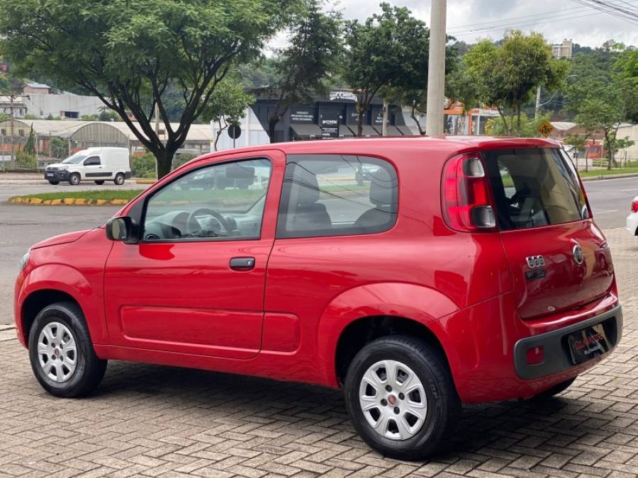 FIAT - UNO - 2016/2016 - Vermelha - R$ 31.900,00