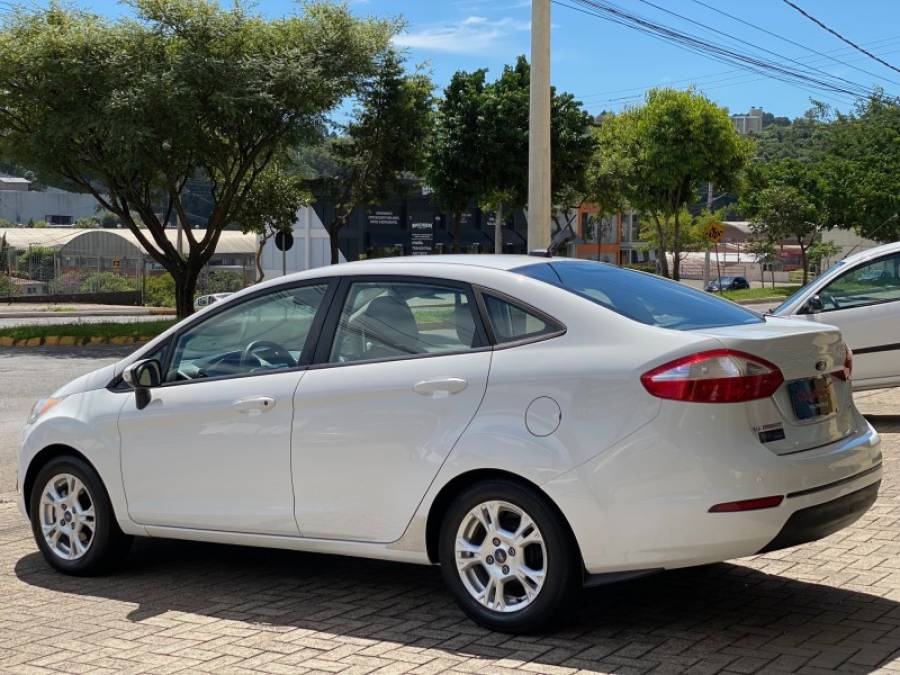 FORD - FIESTA - 2014/2014 - Branca - R$ 45.900,00