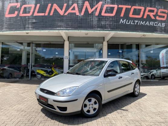 FORD - FOCUS - 2005/2006 - Prata - R$ 28.900,00
