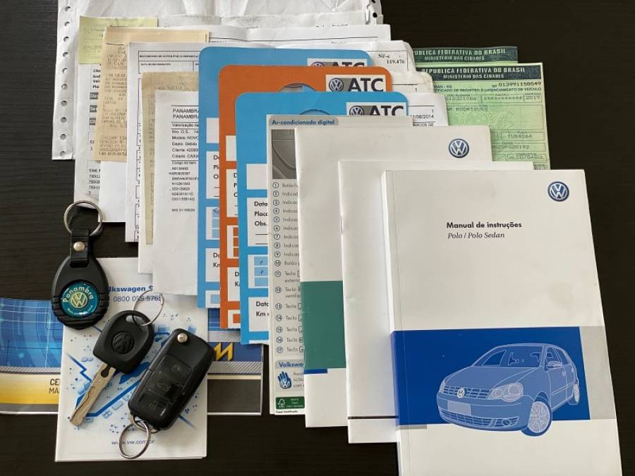 VOLKSWAGEN - POLO - 2012/2013 - Branca - R$ 47.900,00