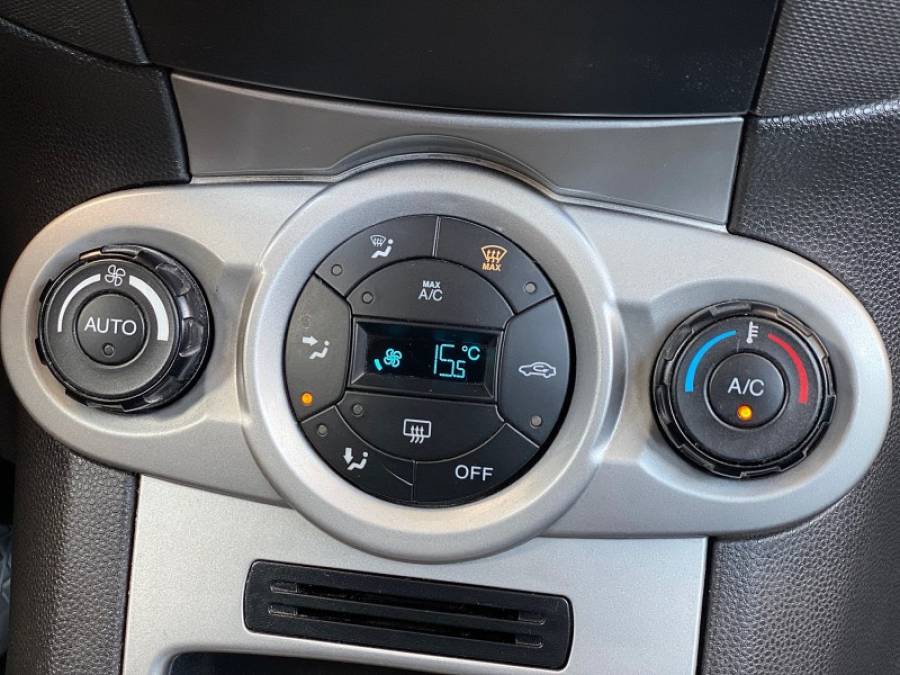 FORD - FIESTA - 2016/2016 - Branca - R$ 51.900,00