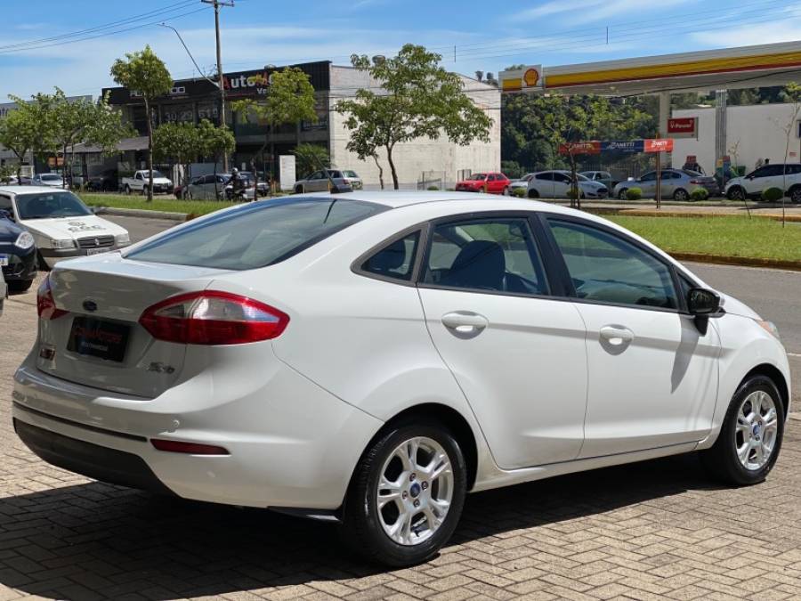 FORD - FIESTA - 2014/2014 - Branca - R$ 44.900,00