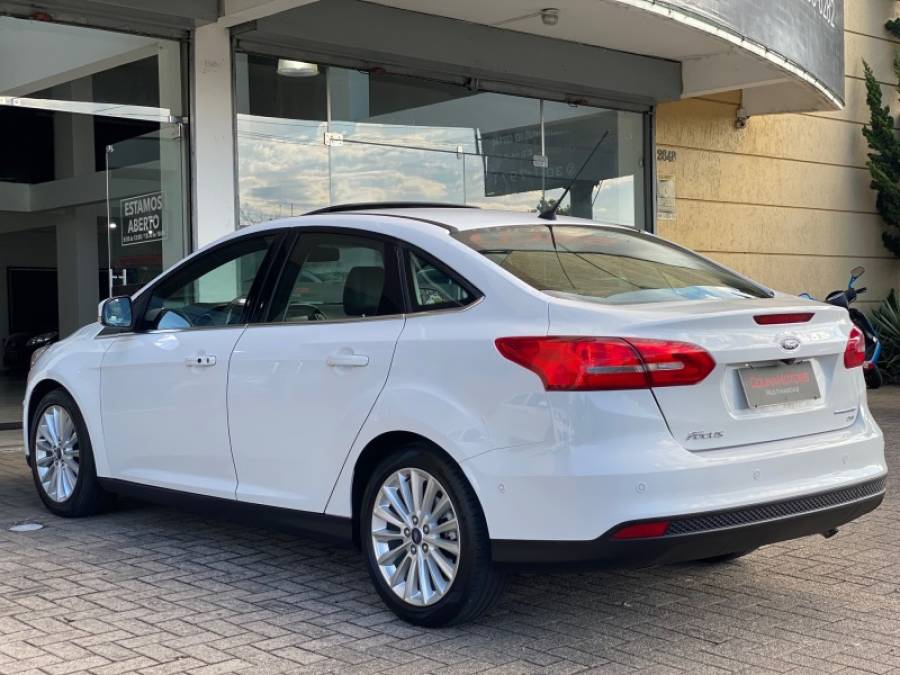 FORD - FOCUS - 2016/2016 - Branca - R$ 67.900,00