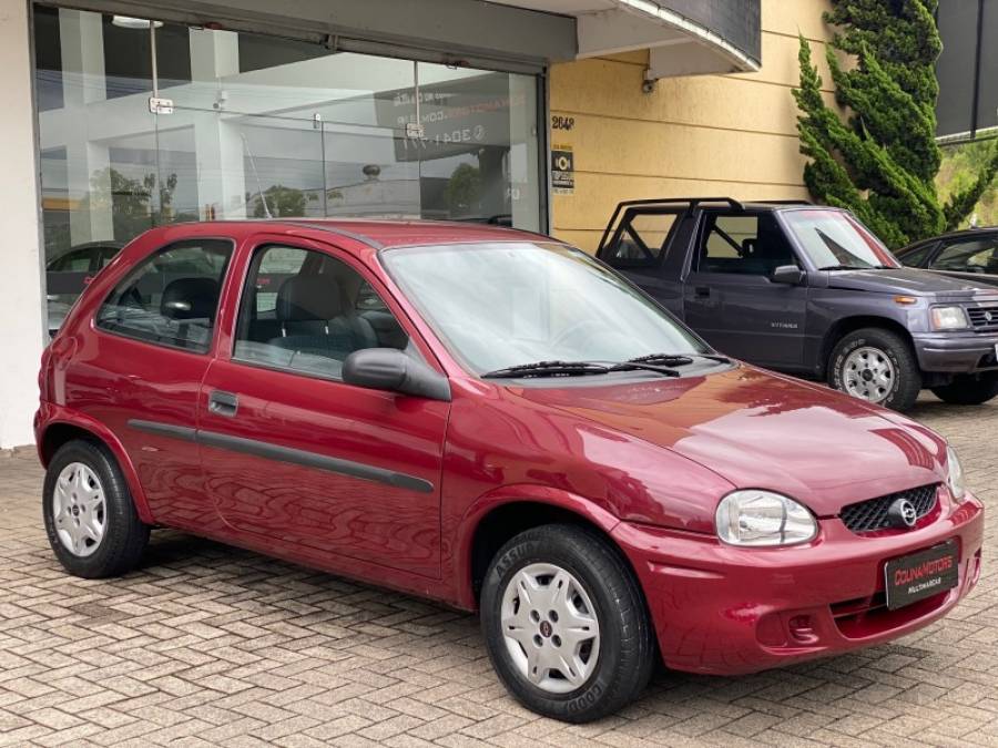 CHEVROLET - CORSA - 2000/2001 - Vermelha - R$ 17.900,00