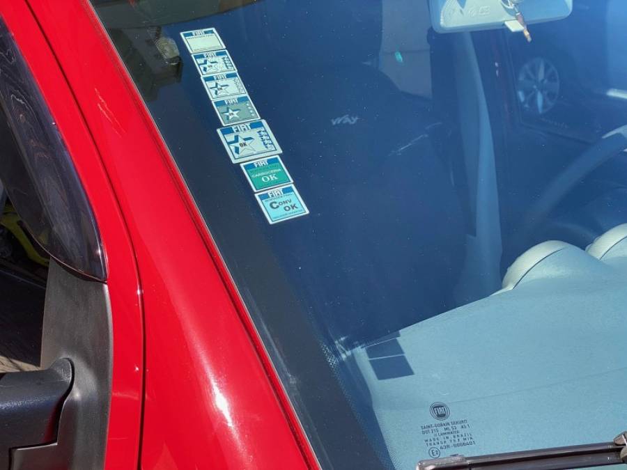 FIAT - UNO - 2013/2014 - Vermelha - R$ 35.900,00