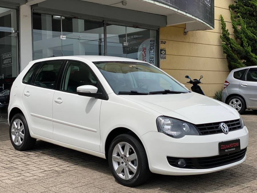 VOLKSWAGEN - POLO - 2012/2013 - Branca - R$ 47.900,00