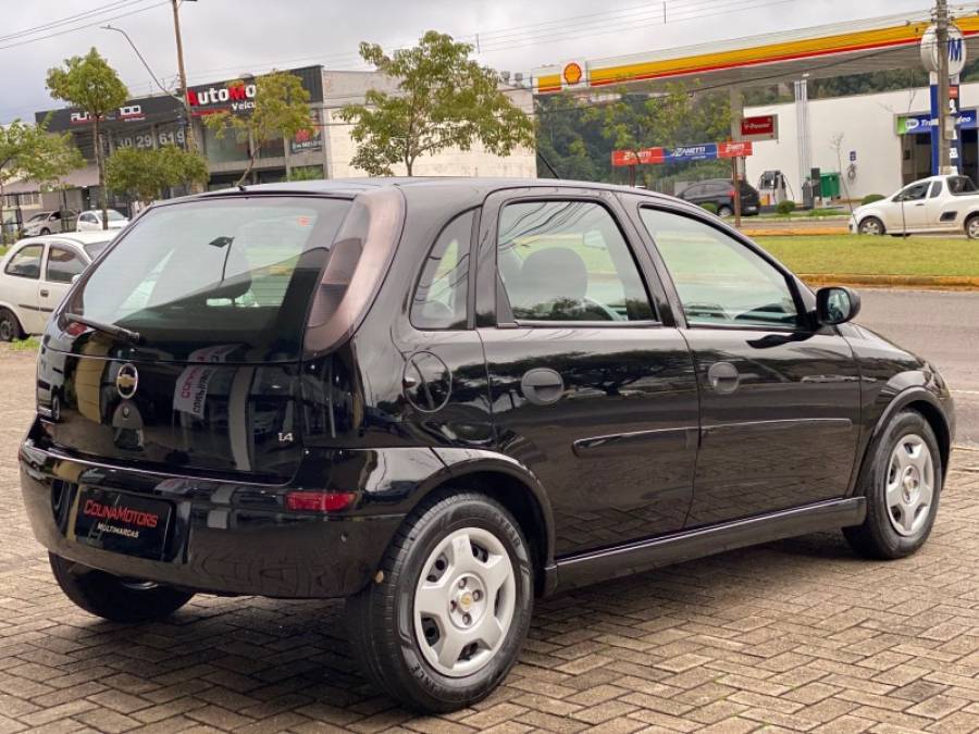 CHEVROLET - CORSA - 2010/2011 - Preta - R$ 32.900,00