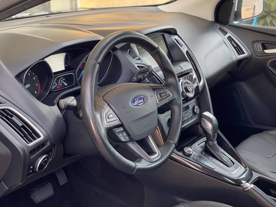 FORD - FOCUS - 2016/2016 - Branca - R$ 67.900,00
