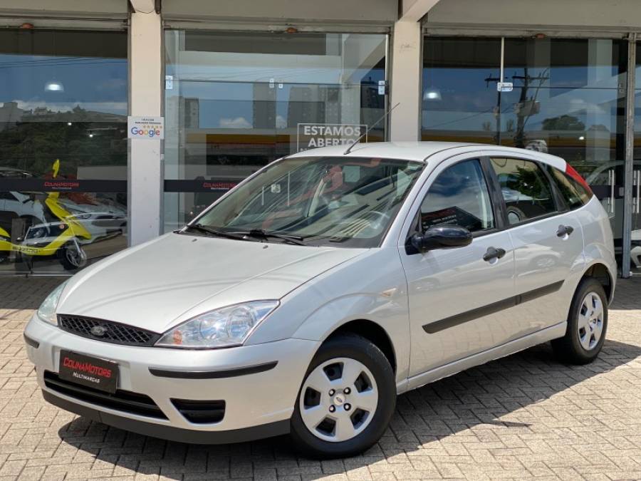 FORD - FOCUS - 2005/2006 - Prata - R$ 28.900,00