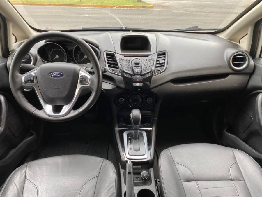 FORD - FIESTA - 2015/2015 - Branca - R$ 50.900,00