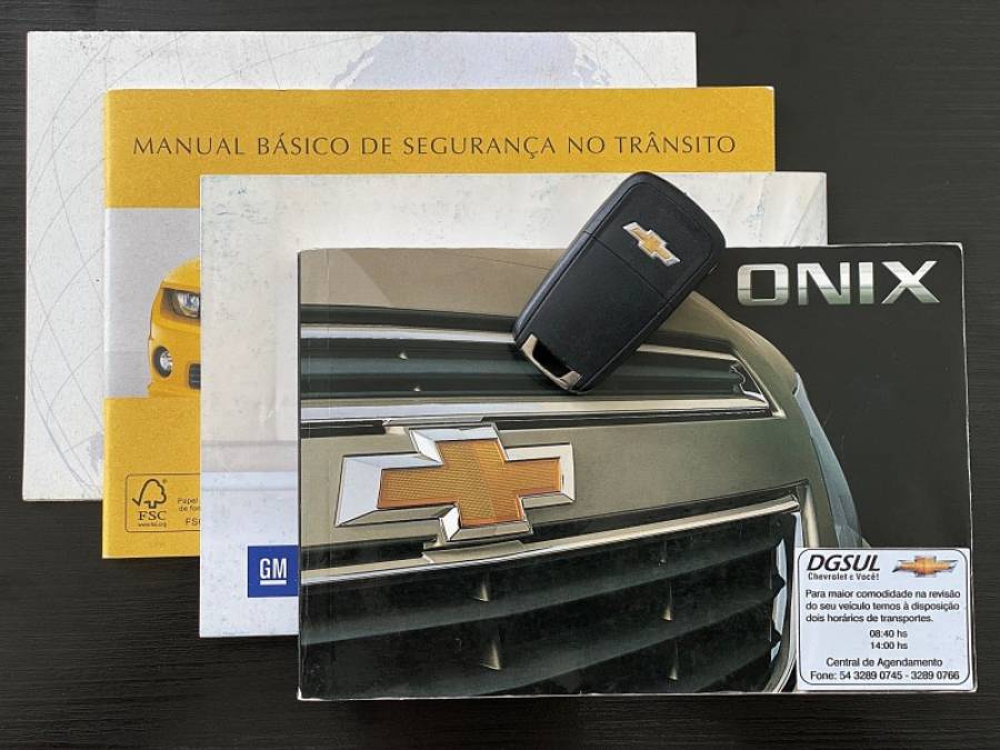 CHEVROLET - ONIX - 2015/2015 - Branca - R$ 53.900,00