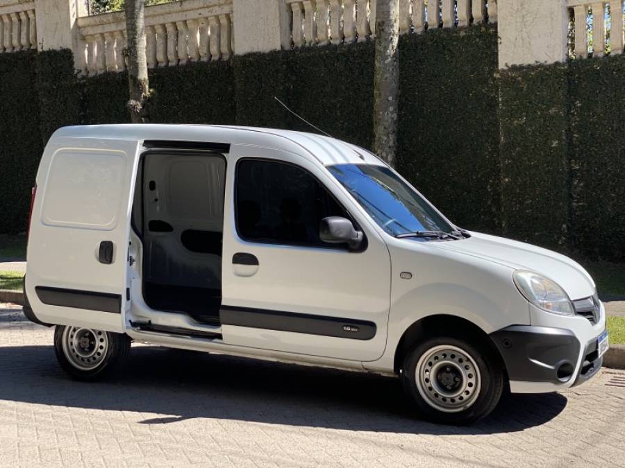 RENAULT - KANGOO - 2014/2015 - Branca - R$ 46.900,00
