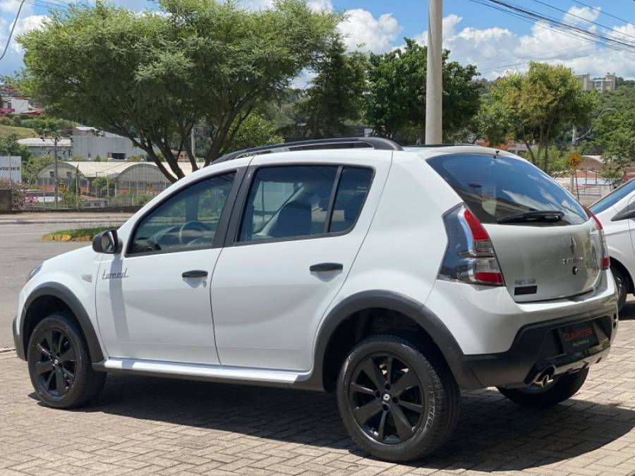 RENAULT - SANDERO - 2014/2014 - Branca - R$ 46.900,00