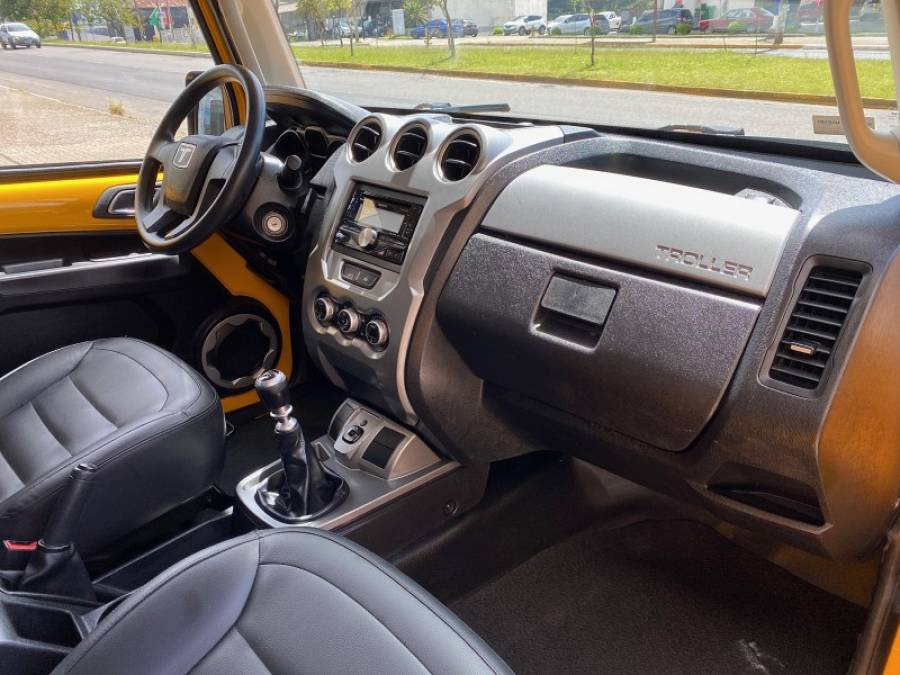 TROLLER - T4 - 2015/2015 - Amarela - R$ 159.900,00