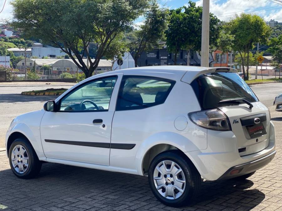 FORD - KA - 2012/2013 - Branca - R$ 28.900,00