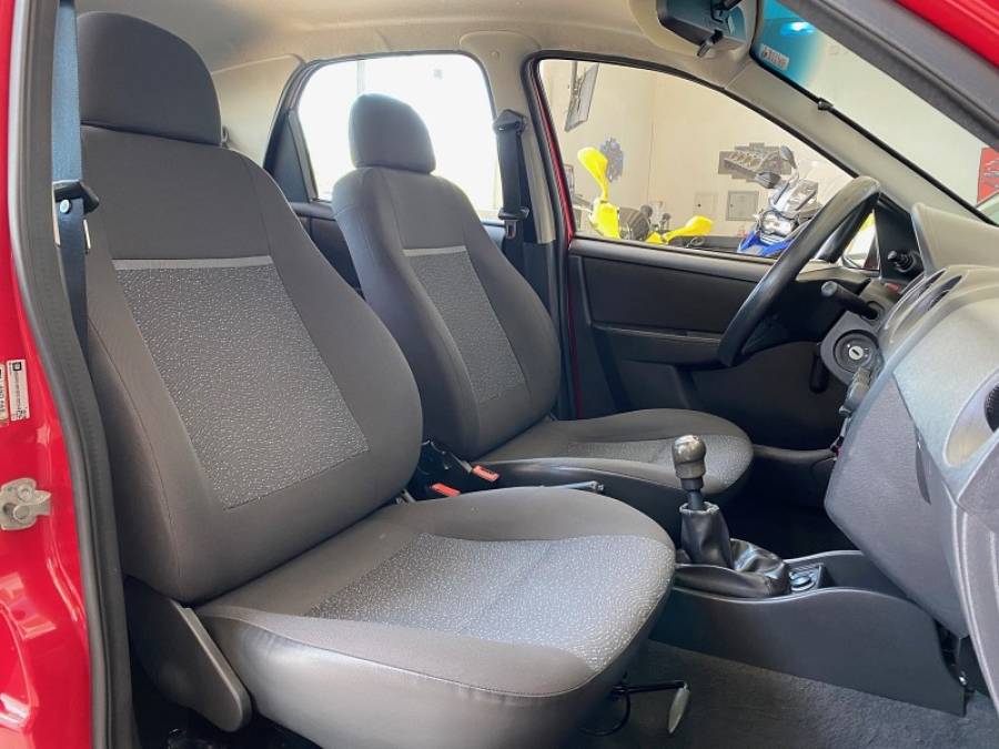 CHEVROLET - CELTA - 2013/2013 - Vermelha - R$ 31.900,00